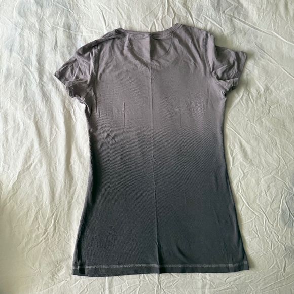 Lululemon Lively Crewneck Tee in Purple Ombré Size 4 - Picture 1 of 3